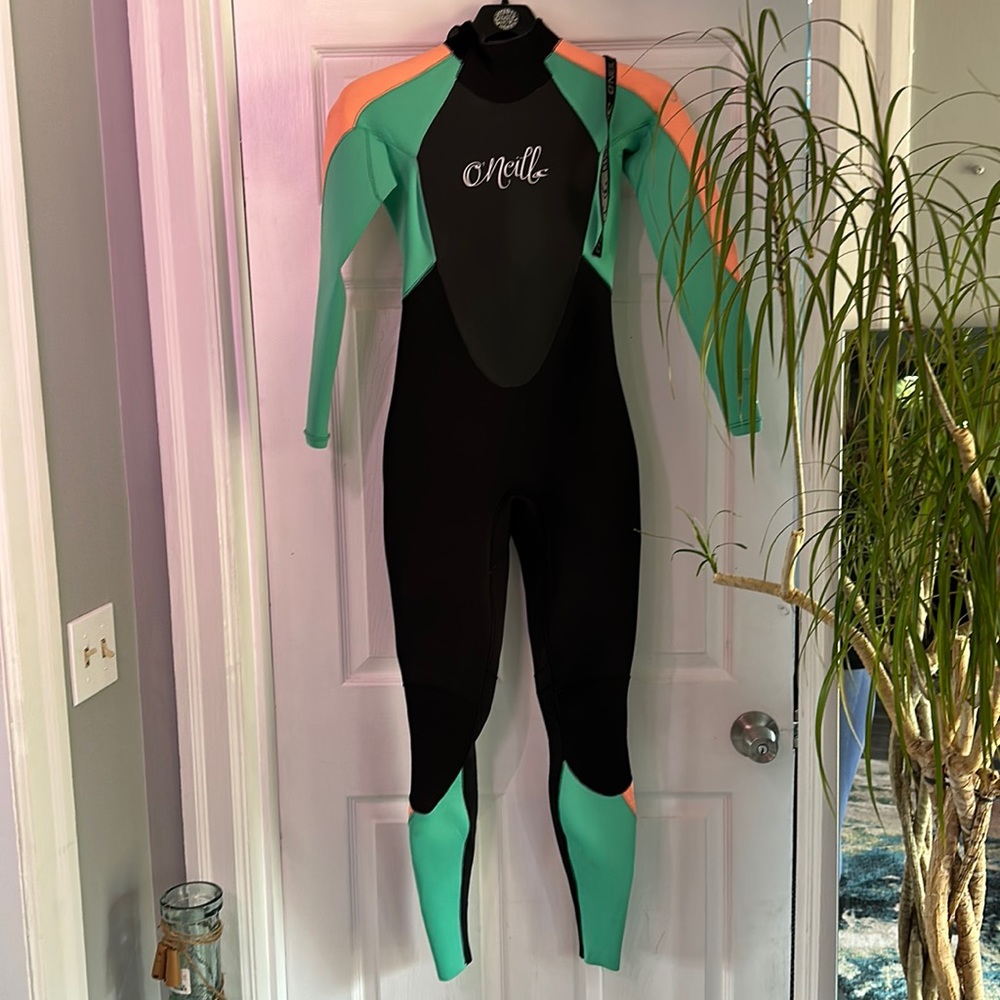 O’Neil Wetsuit women’s size 6, NEVER WORN